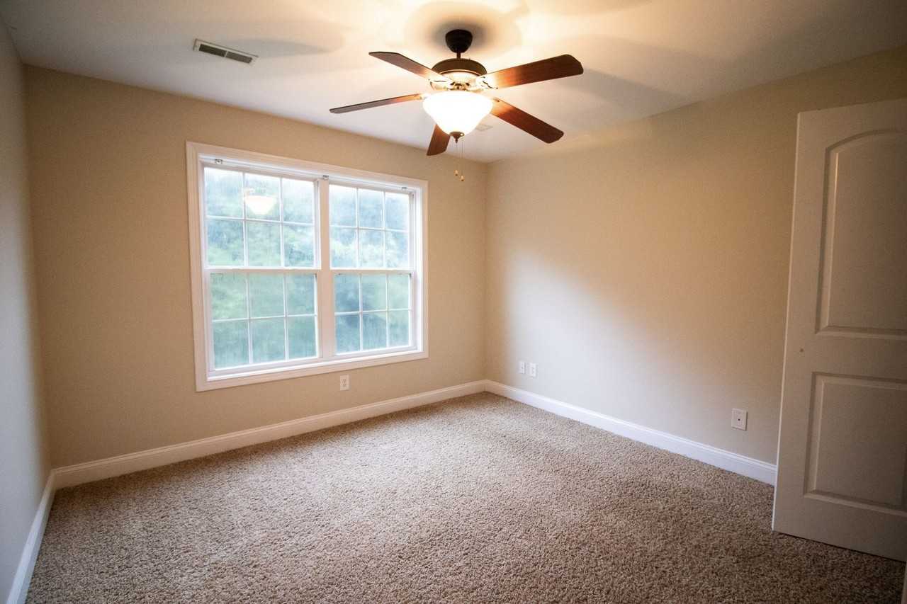 1343 Ambleside Dr - Photo 6 of 44