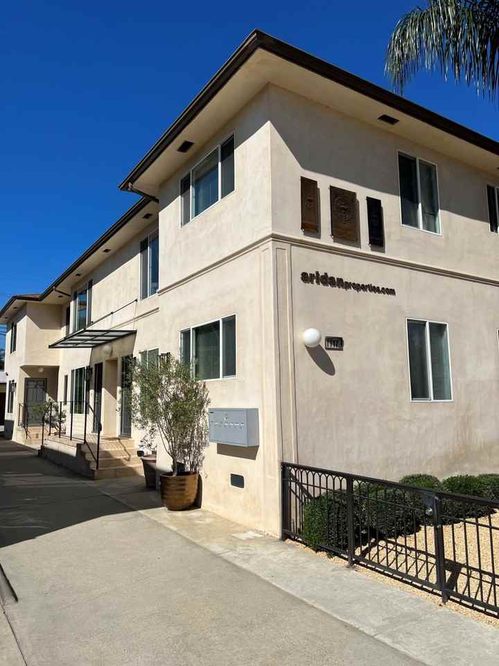 1117 South Cochran Avenue - Photo 6 of 26