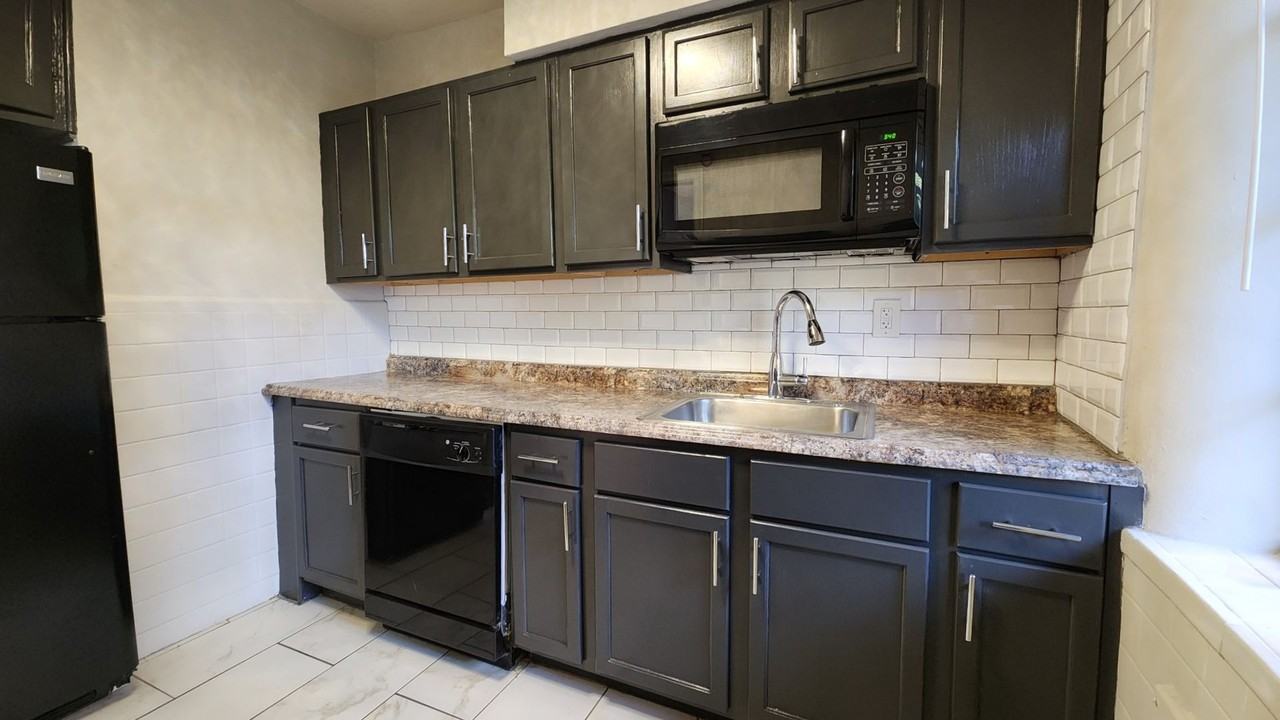 6475 Nottingham - Photo 2 of 18