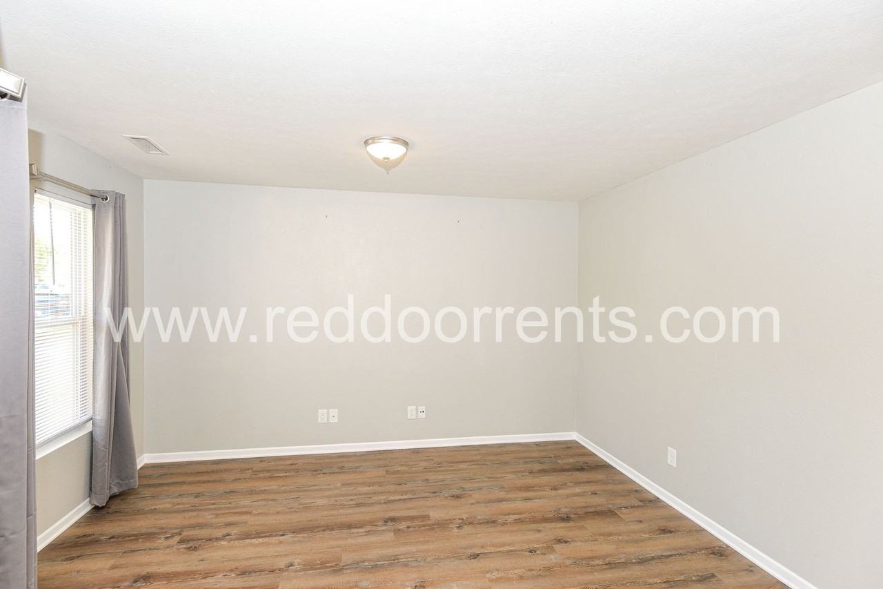 15445 Border Dr - Photo 2 of 34