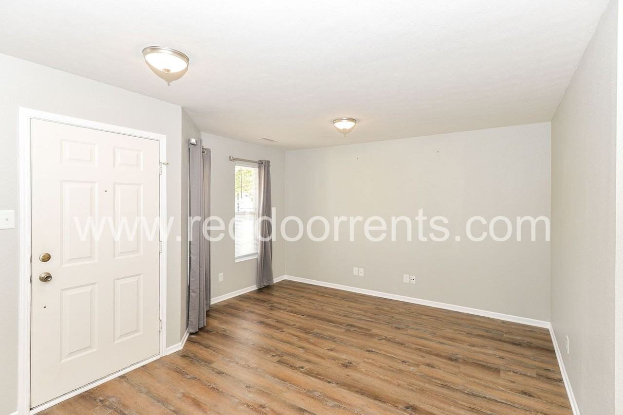 15445 Border Dr - Photo 3 of 34