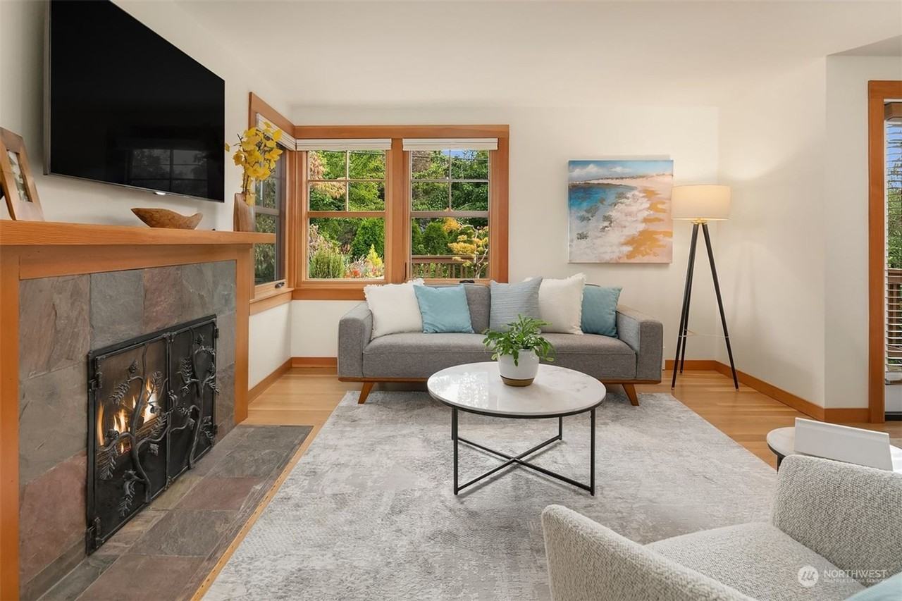 4425 Ne 65th St - Photo 3 of 45