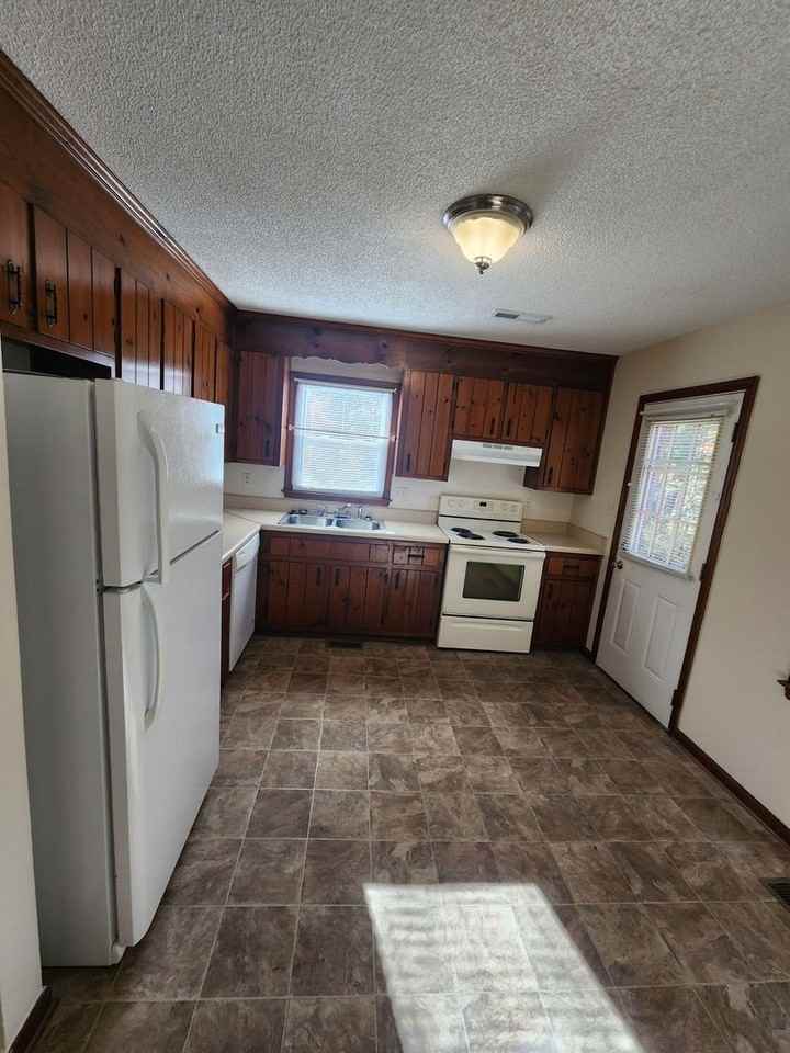 7822 Partridge Ct - Photo 2 of 5