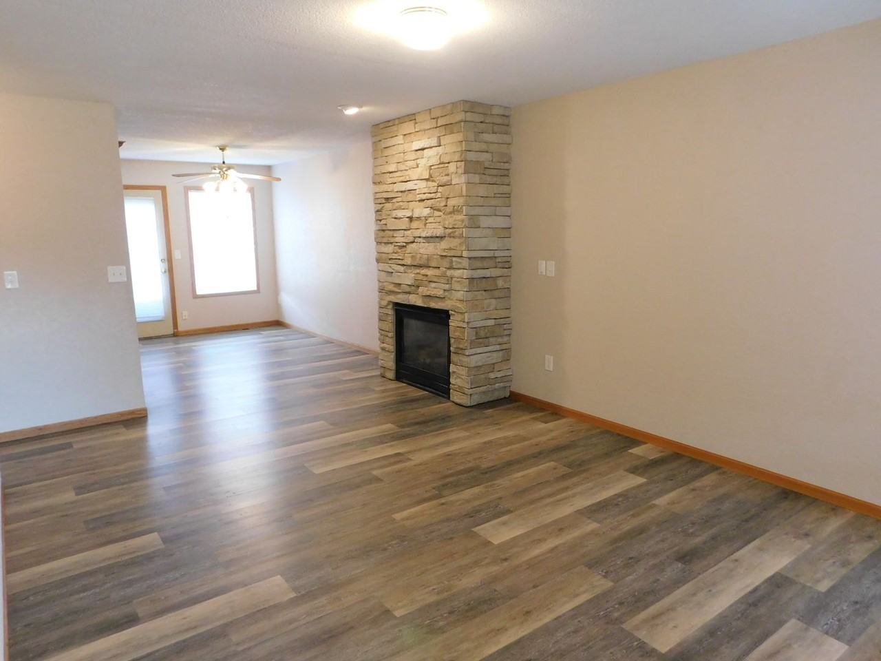 420 W Odell Ct - Photo 2 of 19