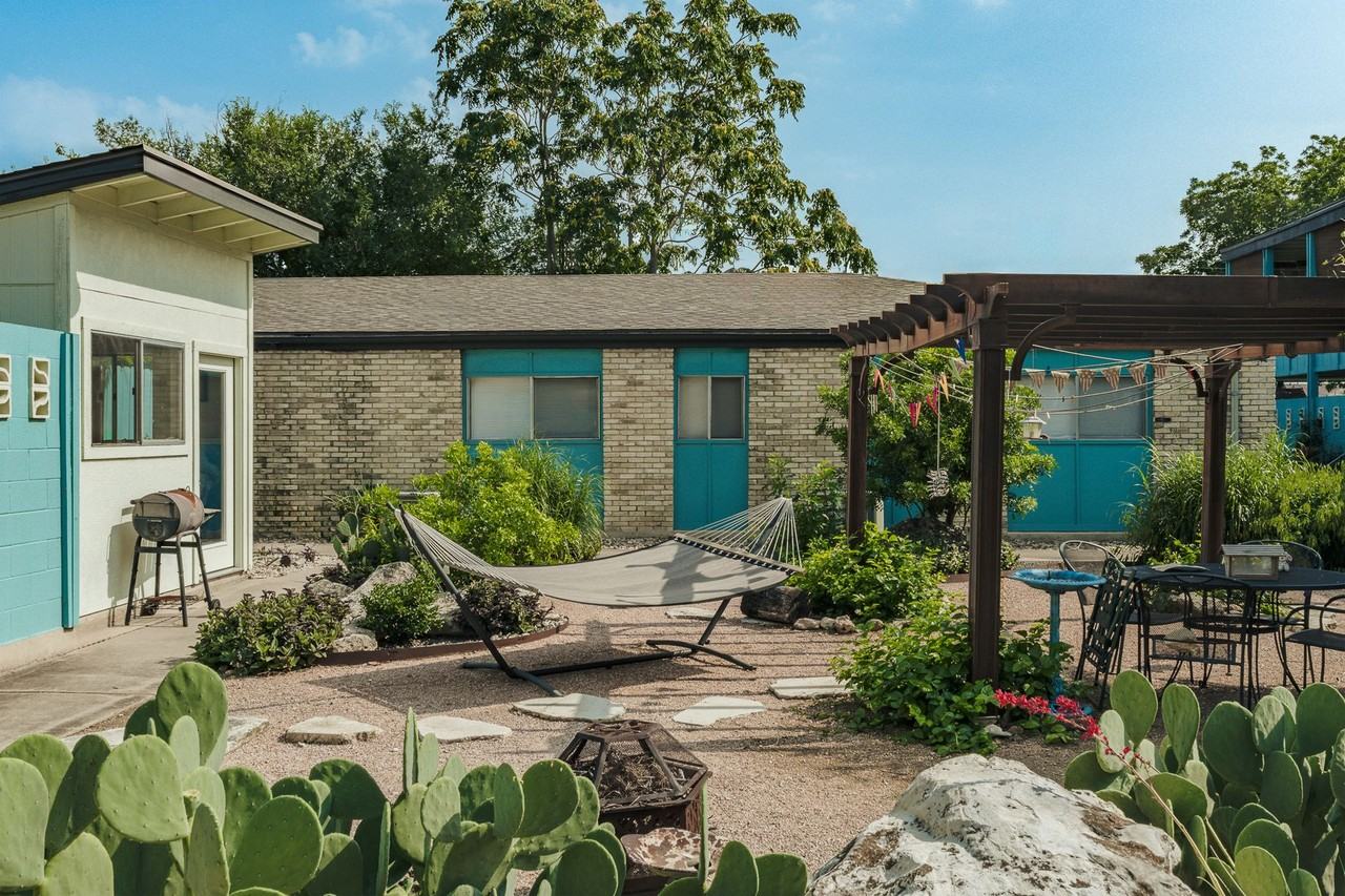 1808 W 35th St #15 - Photo 3 of 6