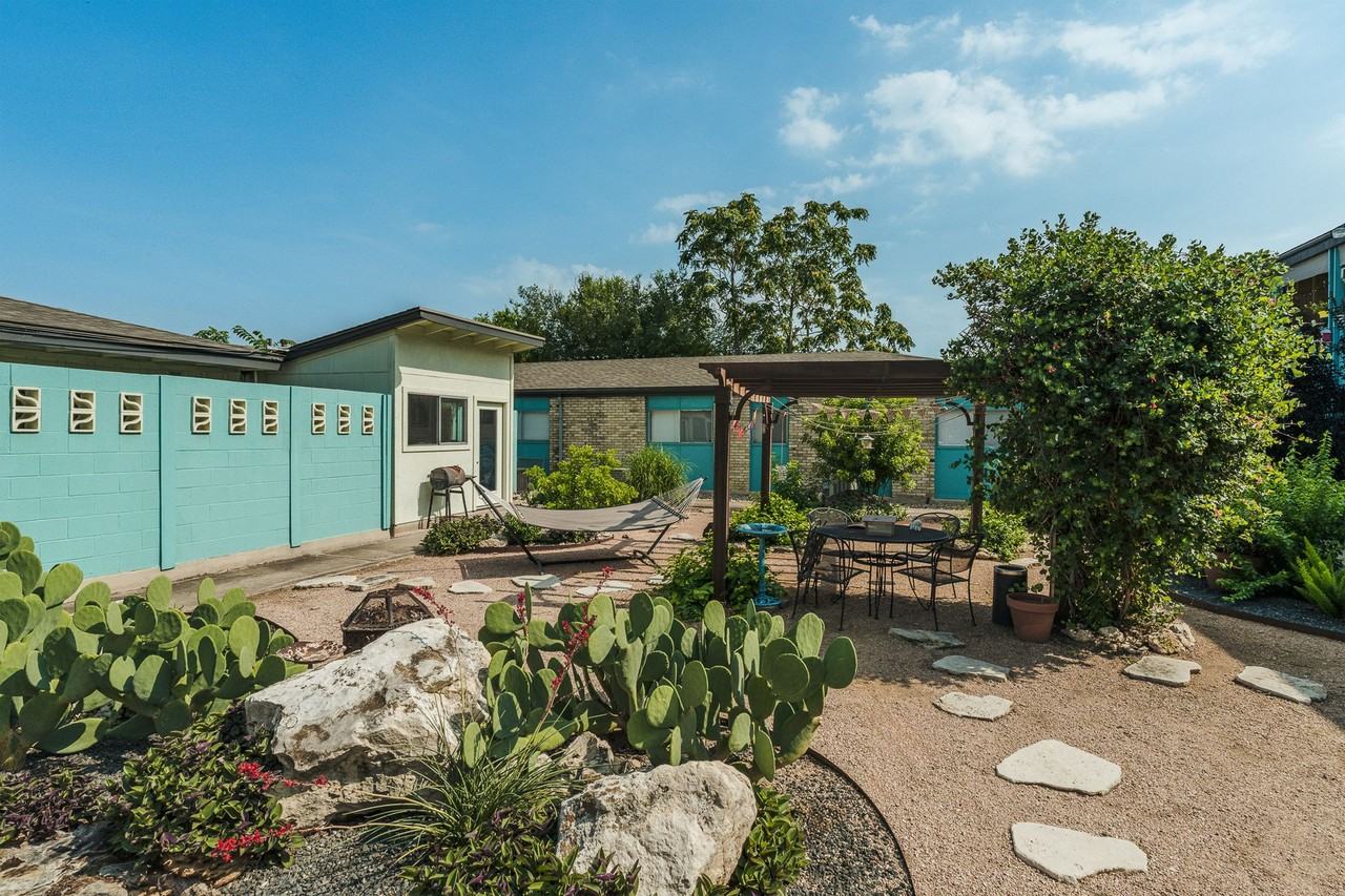 1808 W 35th St #15 - Photo 4 of 6