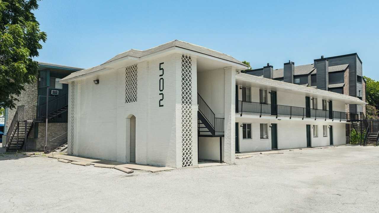 502/504 Elmwood Studios - Photo 2 of 50