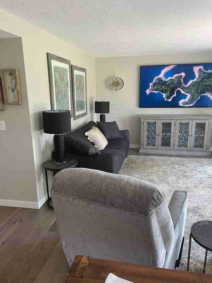 945 E Rio Pinar Ln - Photo 4 of 9