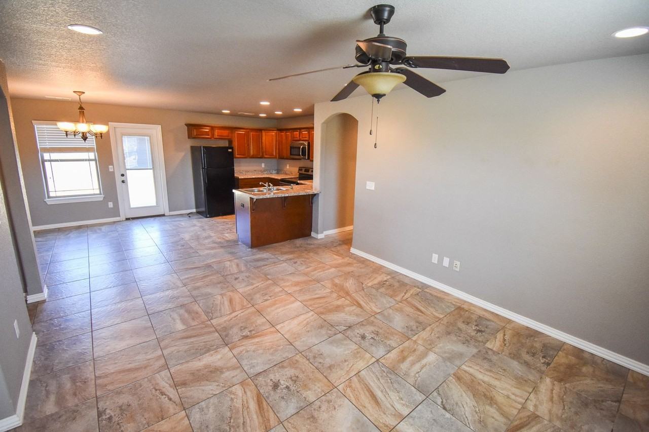 1631 Omaha Dr - Photo 2 of 23