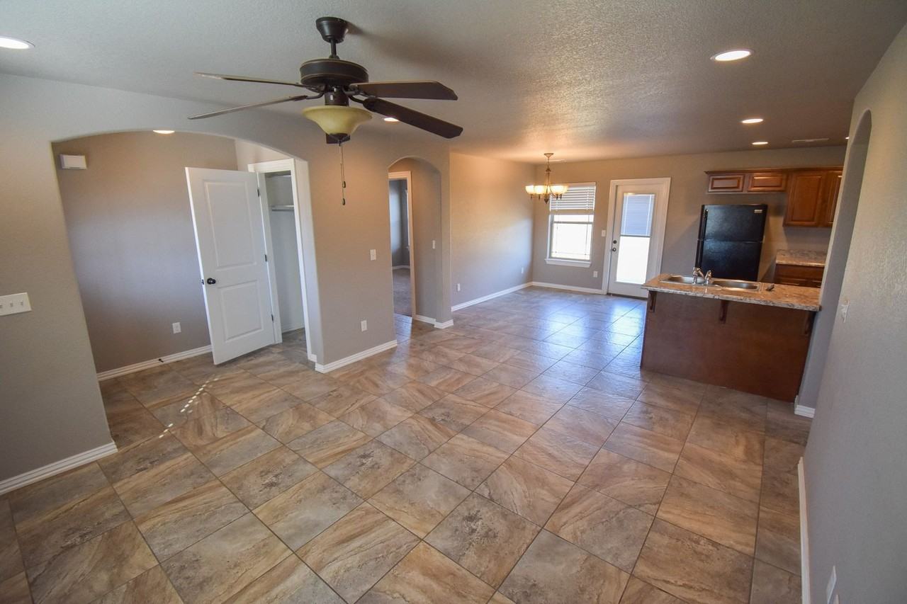 1631 Omaha Dr - Photo 3 of 23
