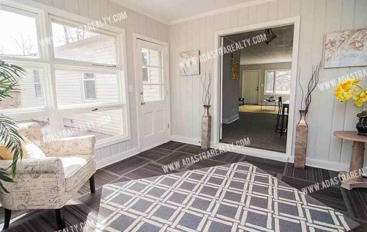 8320 W 77th St - Photo 2 of 13