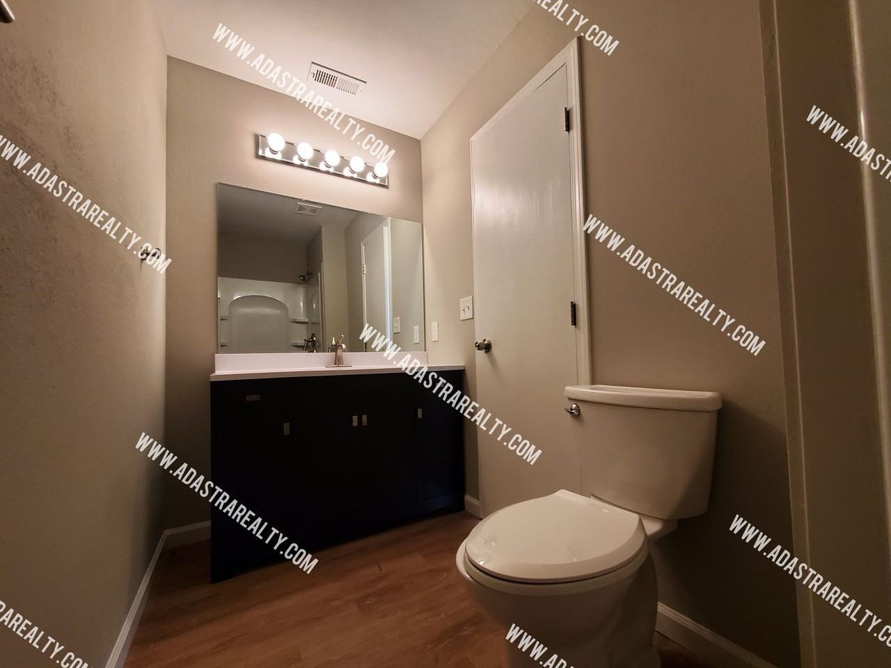 127 Ames St - Photo 5 of 18