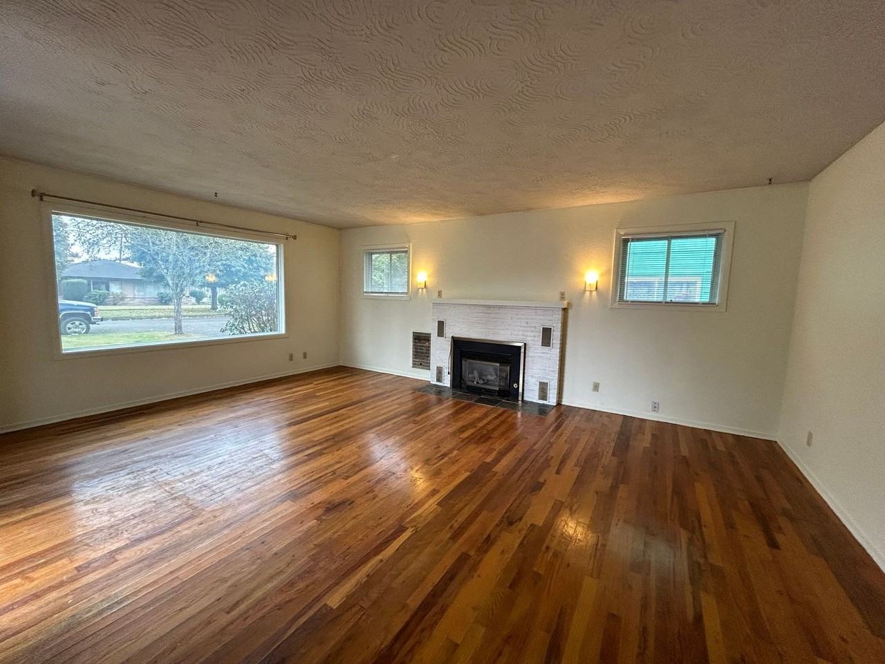 1725 10th Ave - Photo 3 of 17