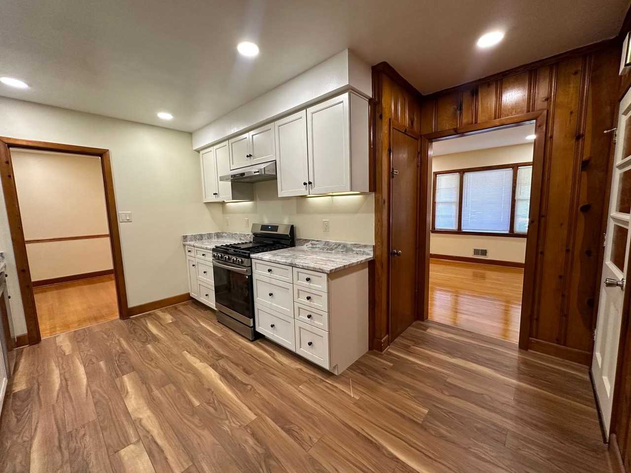 4624 Ferncliff Dr - Photo 5 of 27