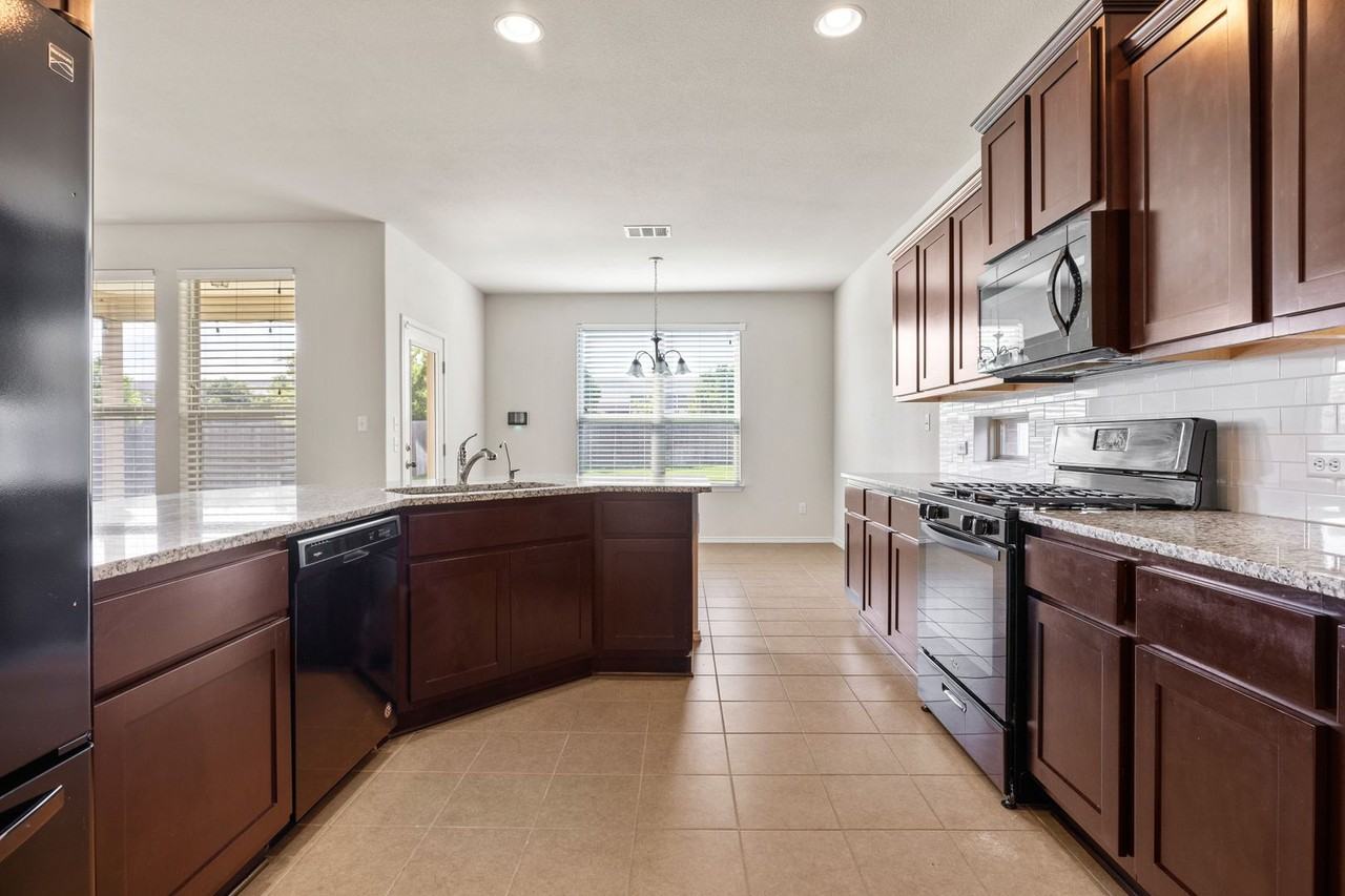 1028 Chad Loop - Photo 6 of 16