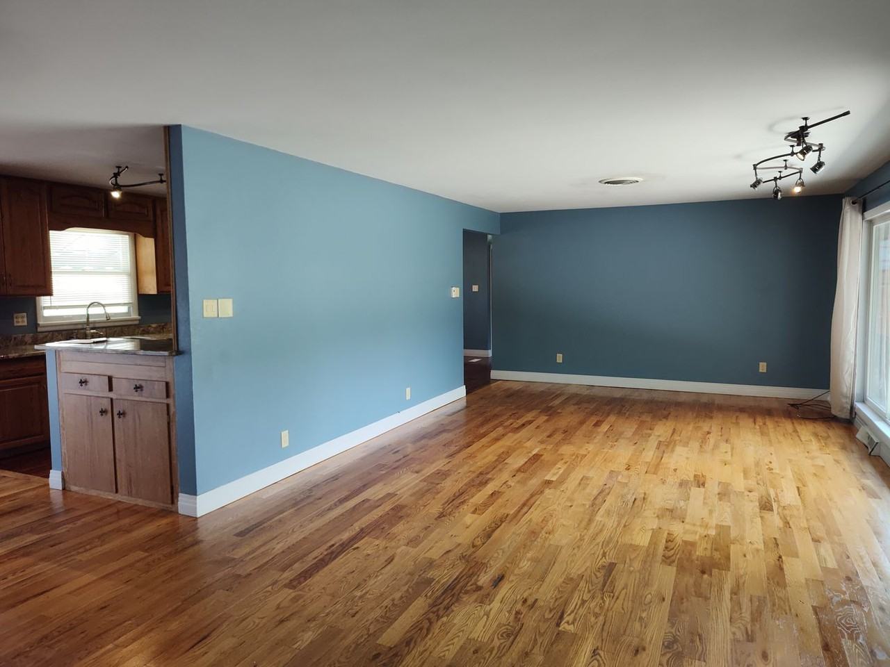 3010 Country Club Dr - Photo 2 of 25