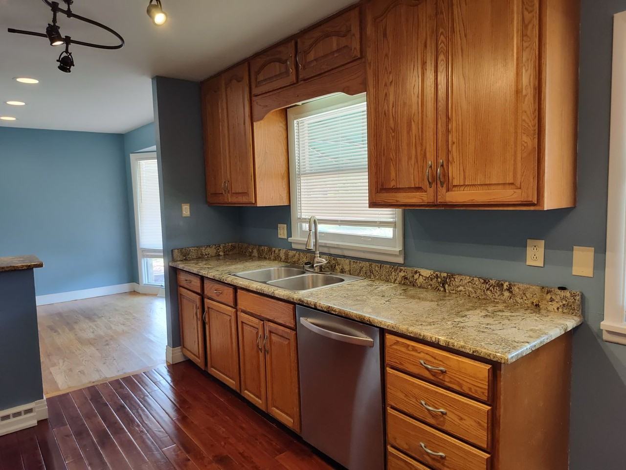 3010 Country Club Dr - Photo 5 of 25