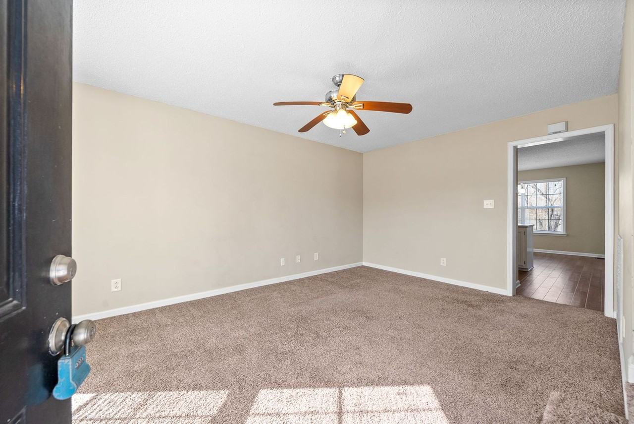 1866 West Ct - Photo 4 of 30