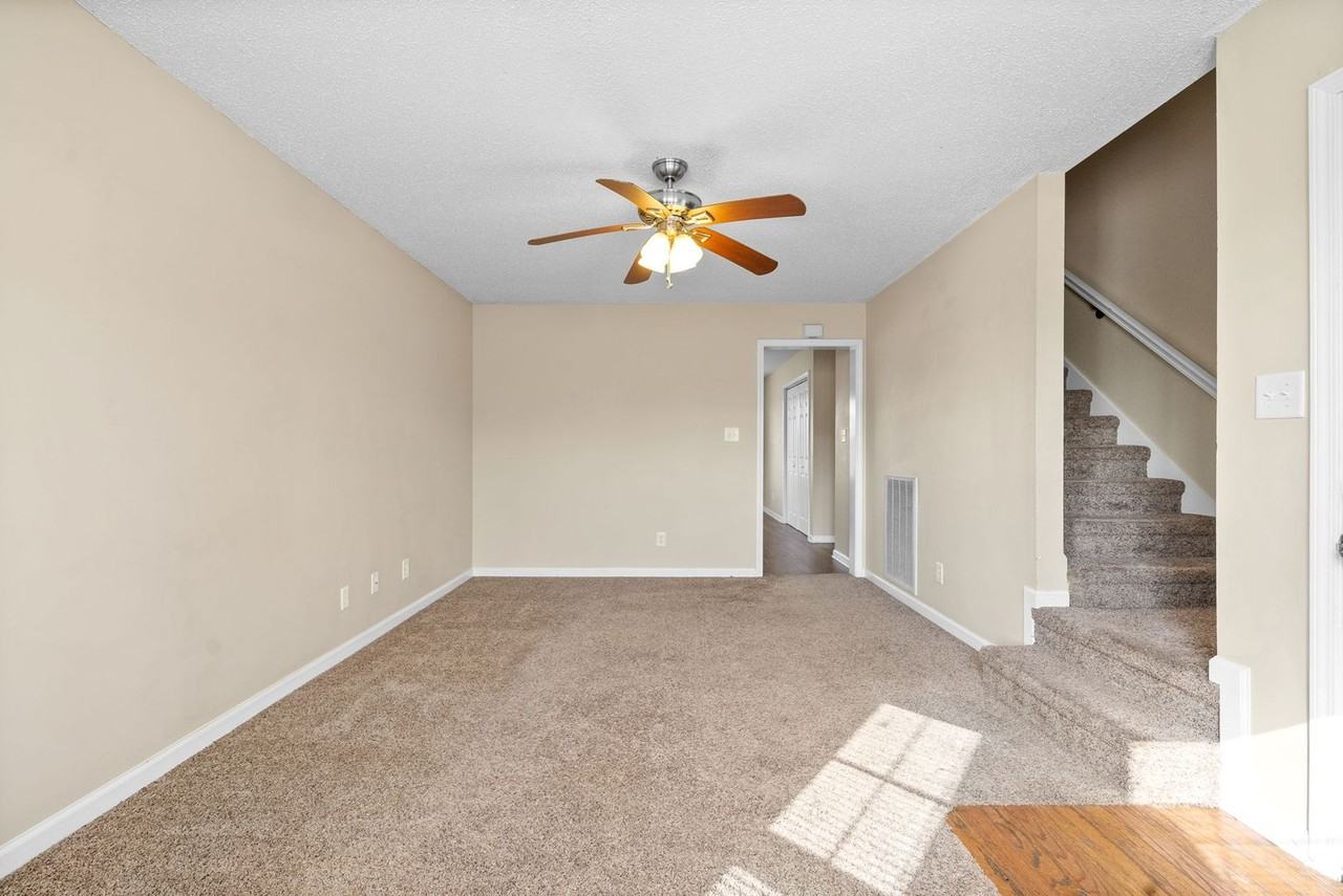 1866 West Ct - Photo 5 of 30