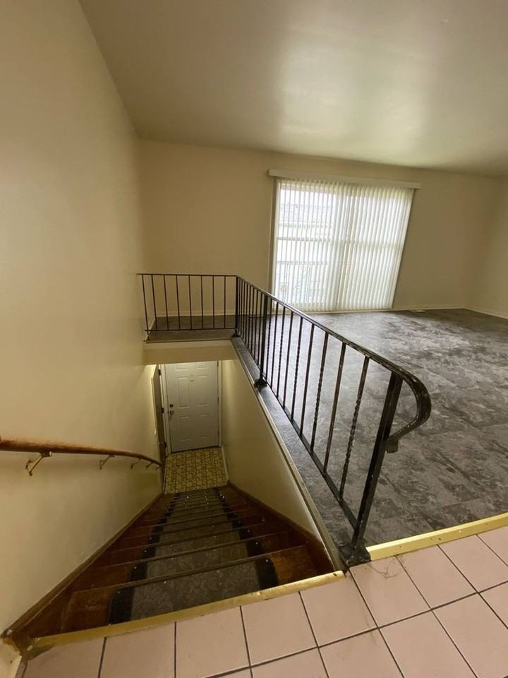 20158 Ash Ln - Photo 2 of 13