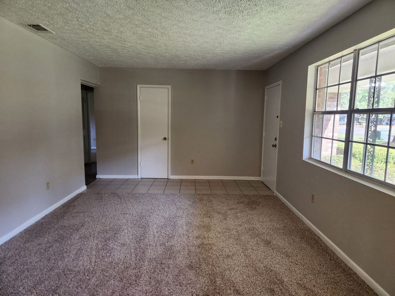 16 Canterbury Cir - Photo 3 of 27