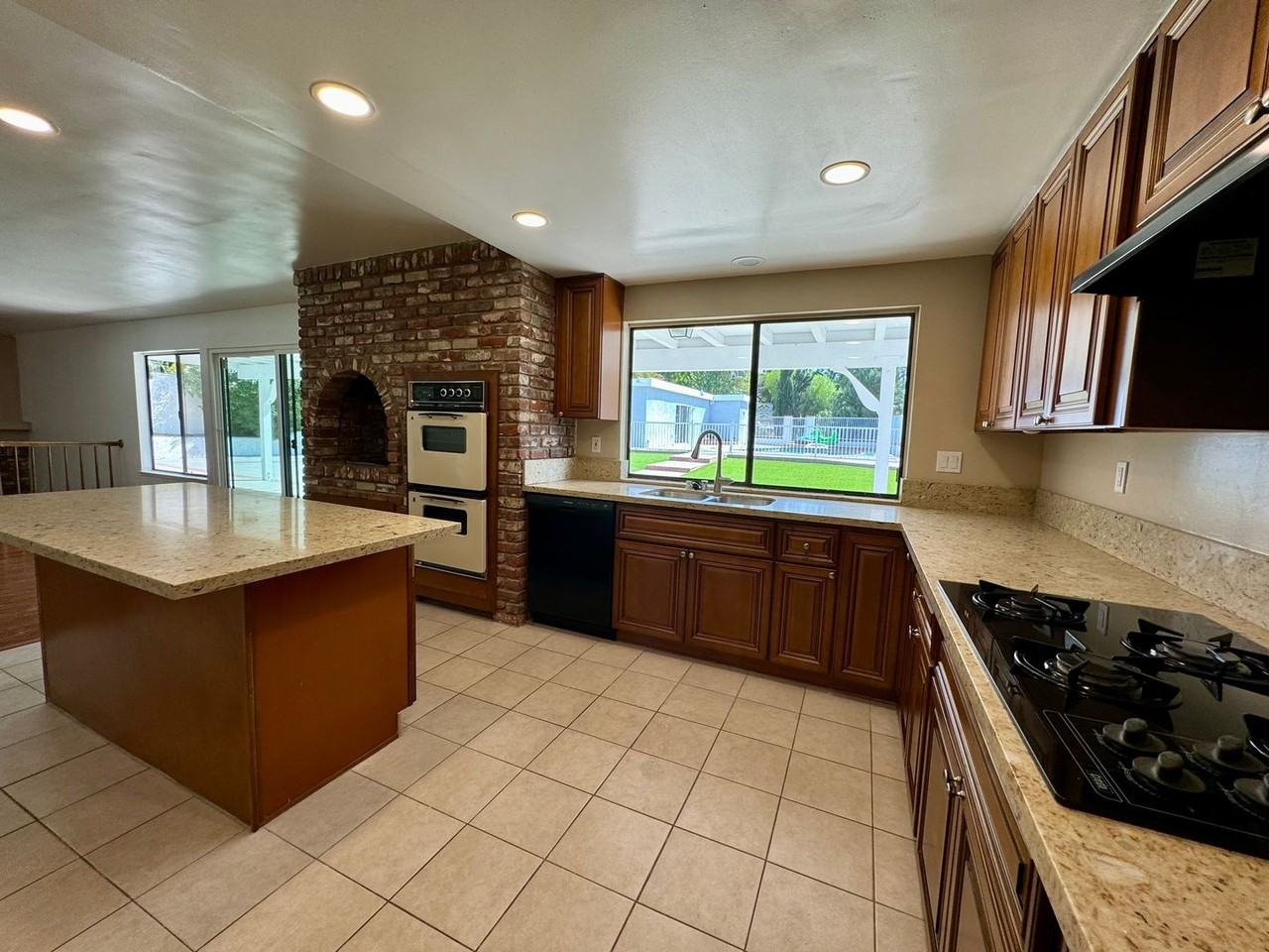 19098 Brasilia Dr - Photo 6 of 23