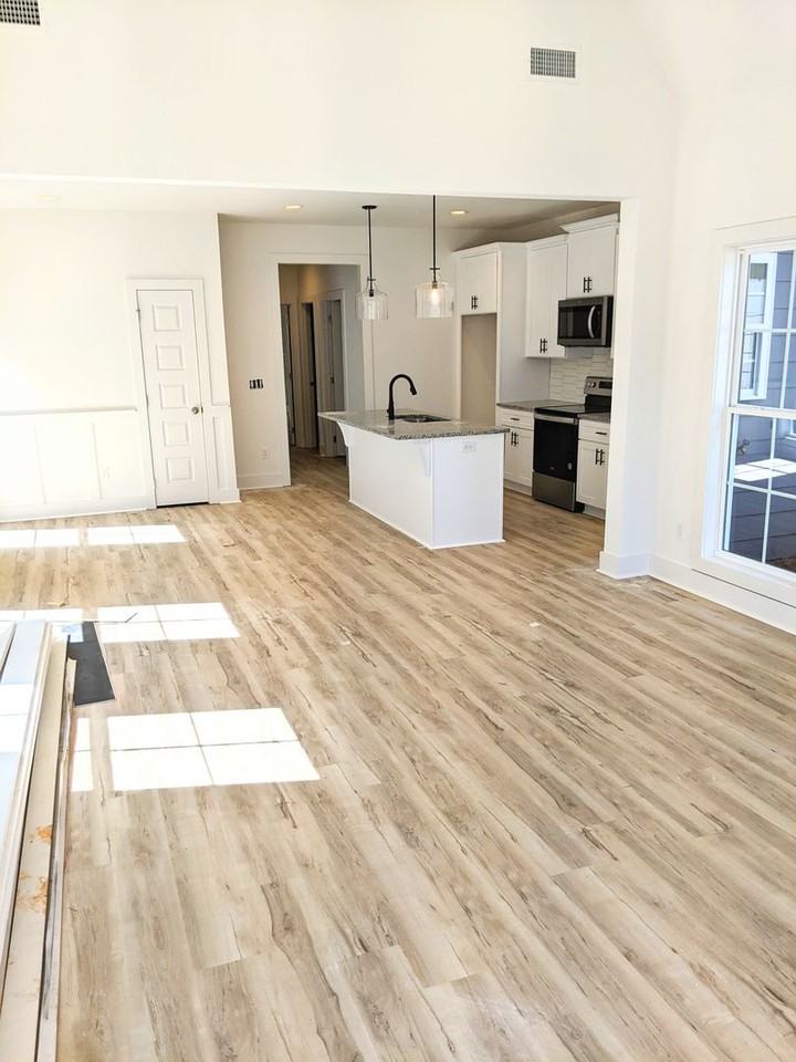 1180 Burrow Cir - Photo 3 of 19