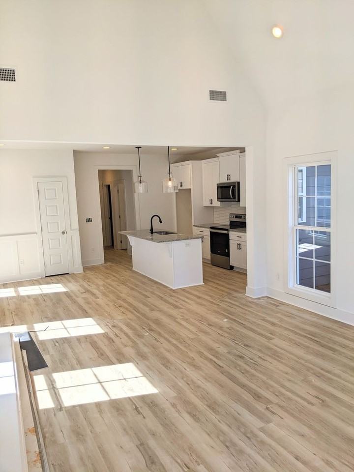 1180 Burrow Cir - Photo 4 of 19