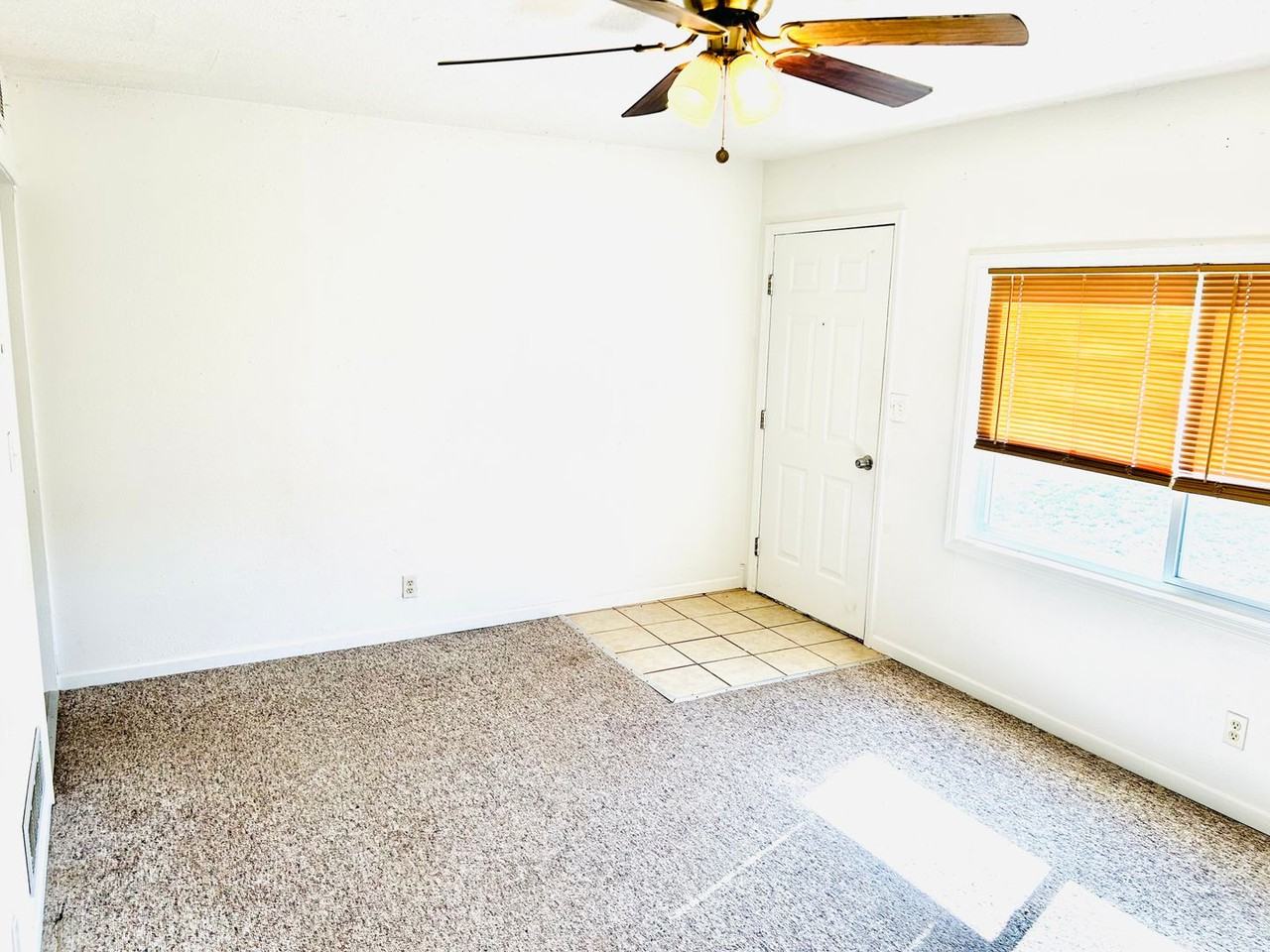 1111 N Eisenhower Dr - Photo 5 of 11