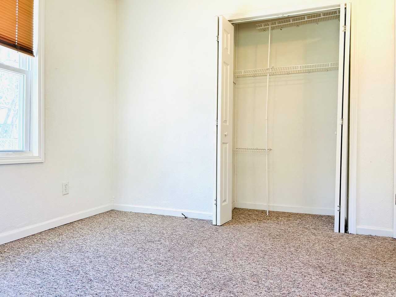 1111 N Eisenhower Dr - Photo 7 of 11