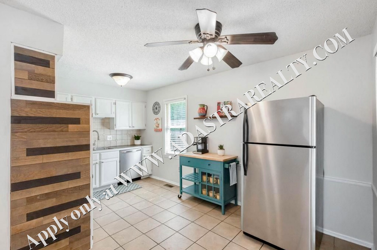 2715 Holmes St - Photo 7 of 32