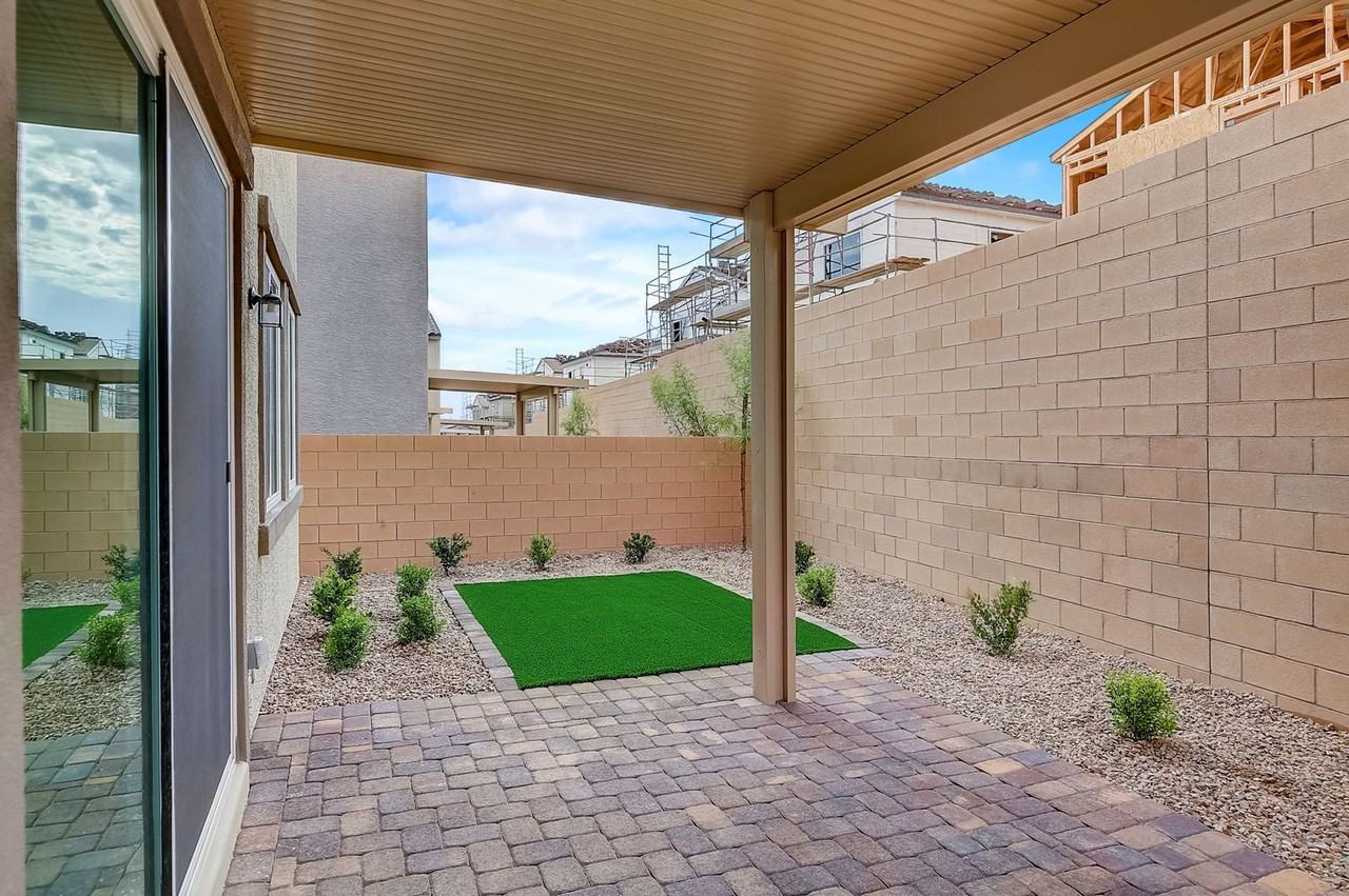 10643 Enridge Ave - Photo 2 of 50