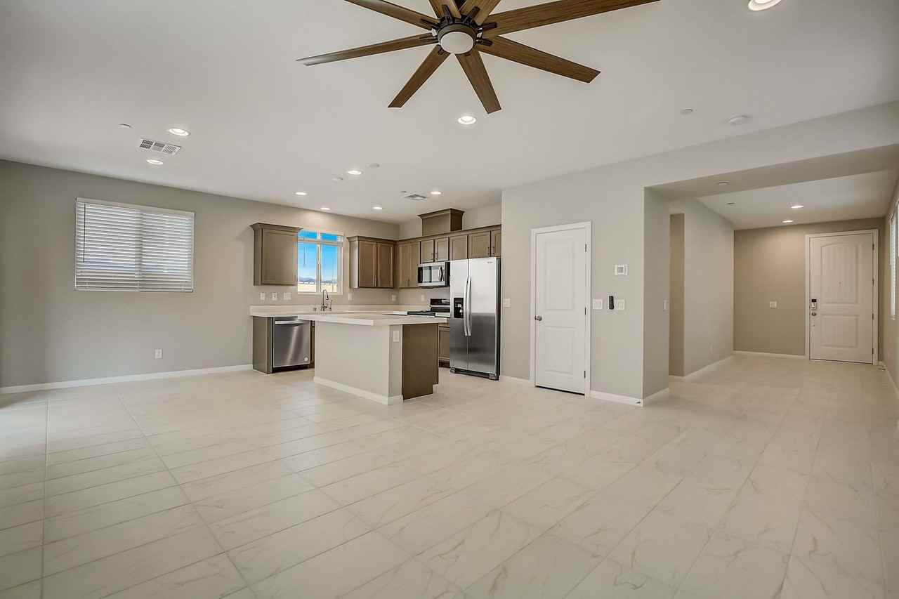 10643 Enridge Ave - Photo 3 of 50