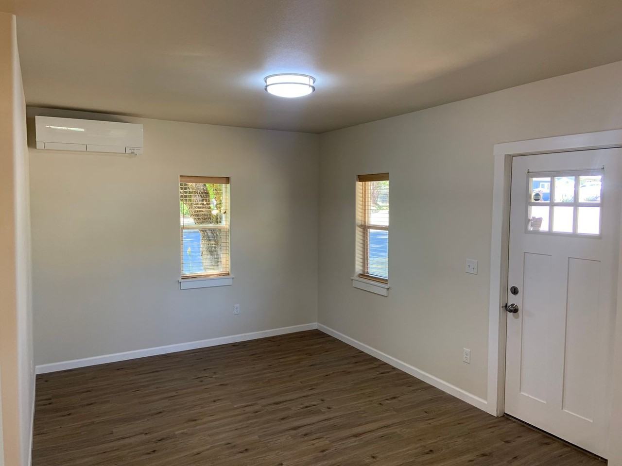702 College St - Photo 5 of 18