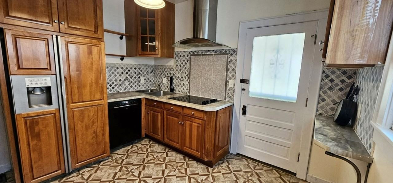832 Hazel St - Photo 3 of 12