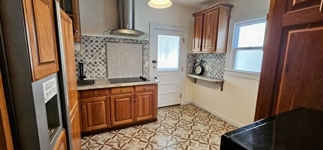 832 Hazel St - Photo 4 of 12