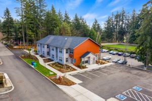 featured image of 204 Lilly Rd Ne