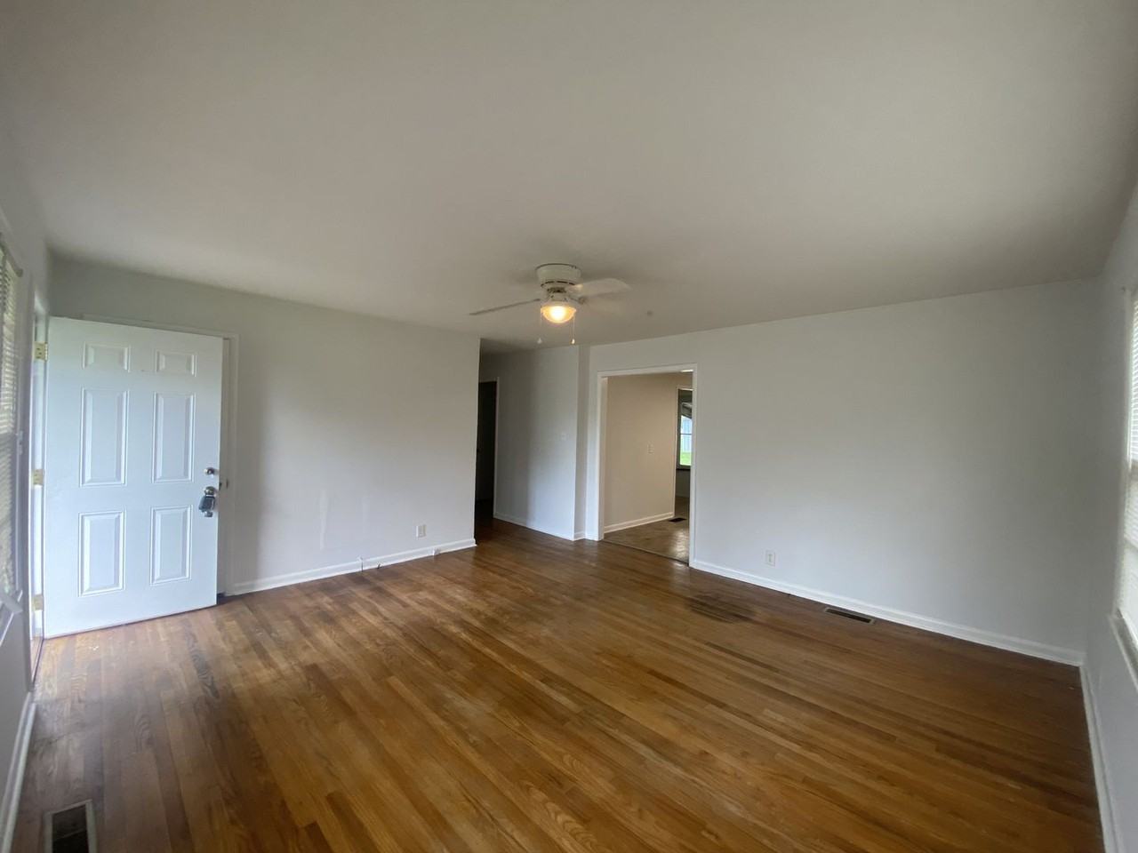 404 Sampson Ave - Photo 2 of 8