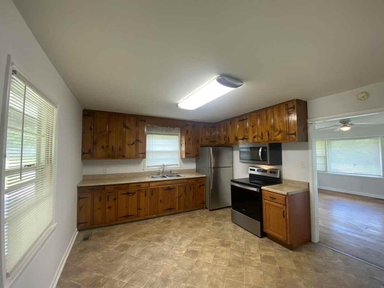 404 Sampson Ave - Photo 3 of 8