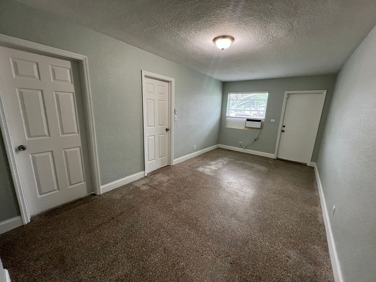 1531 Nw 7th St - Photo 3 of 6