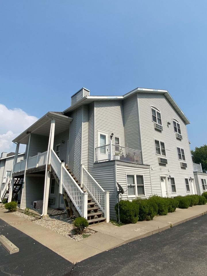 318 E Davis St - Photo 3 of 14