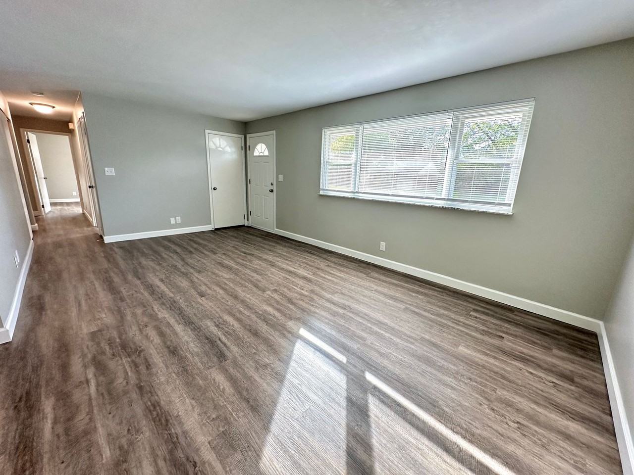 2274 Broadmoor Dr - Photo 4 of 19