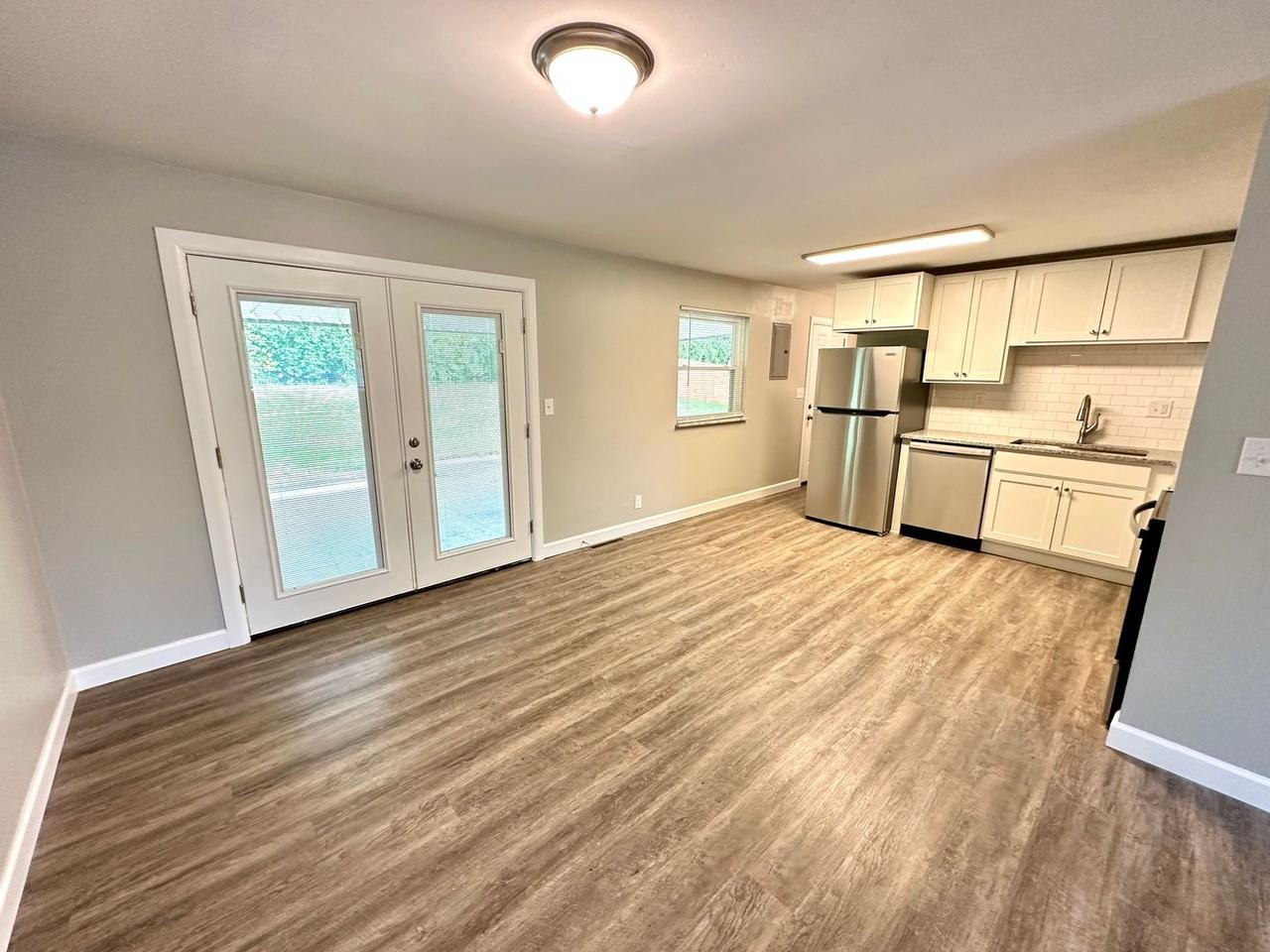 2274 Broadmoor Dr - Photo 5 of 19