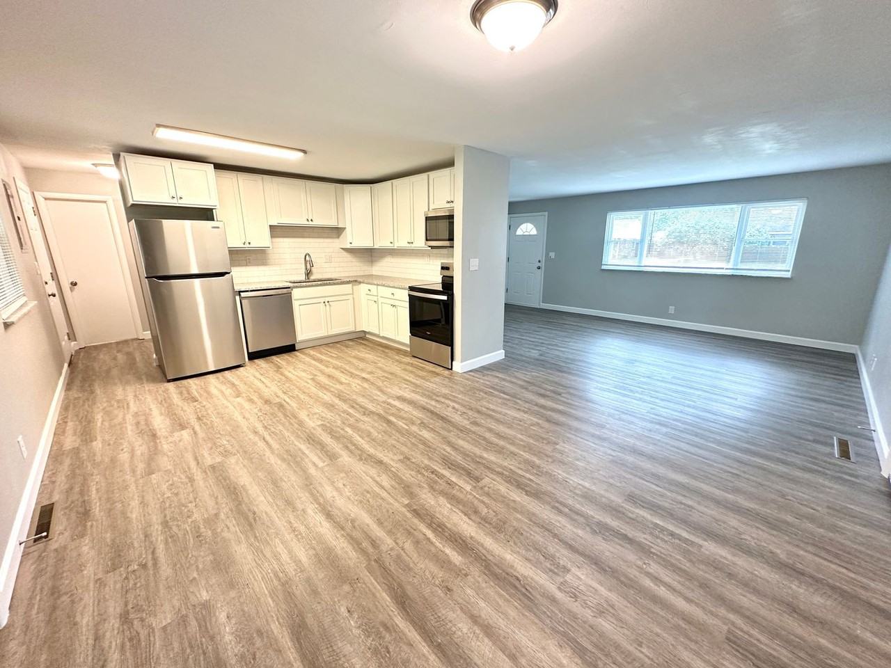 2274 Broadmoor Dr - Photo 6 of 19