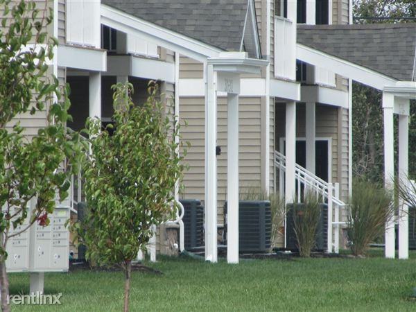 23033 Meadow Wood Ct - Photo 3 of 10