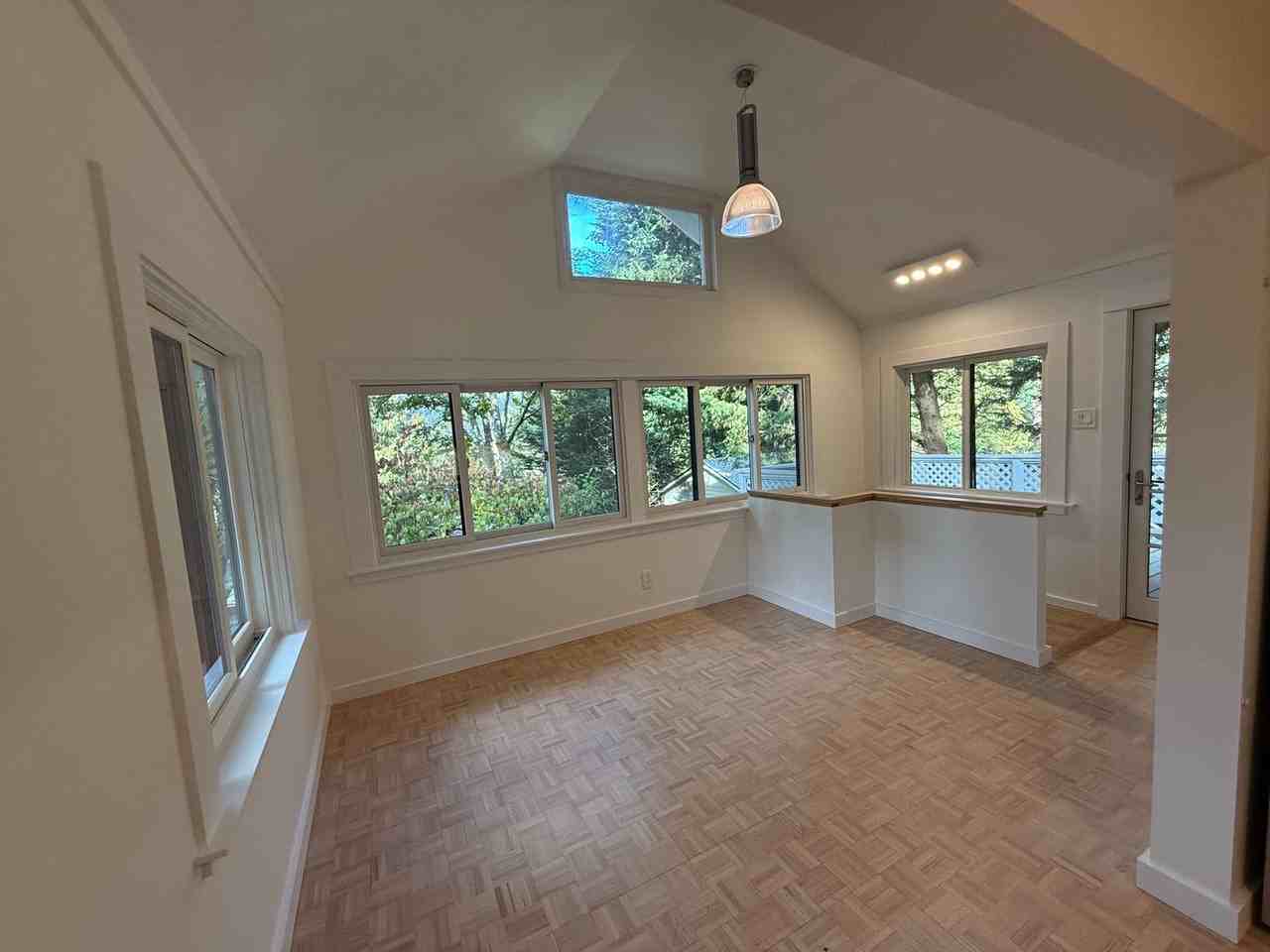 2815 Sw Illinois St - Photo 3 of 37