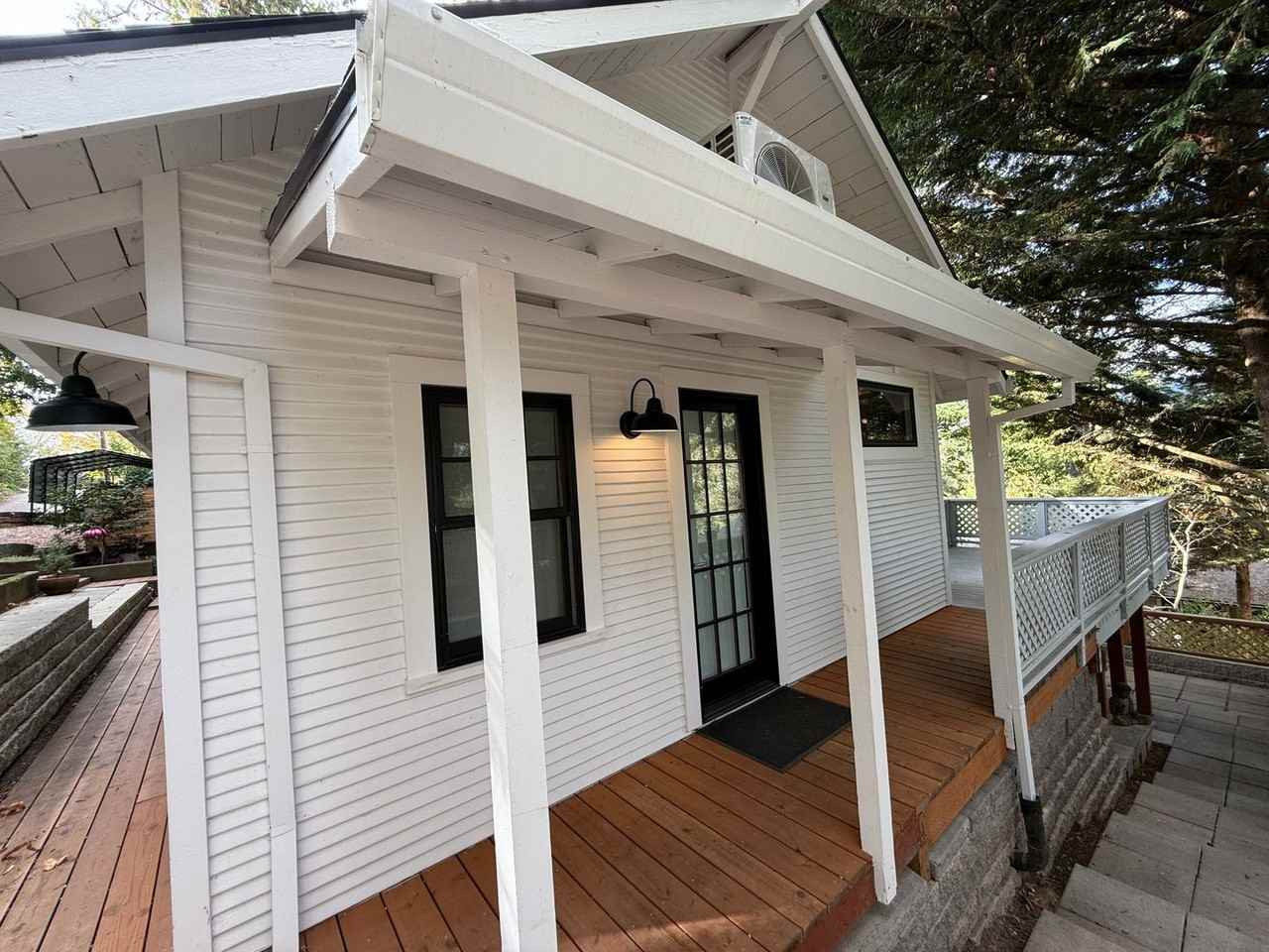 2815 Sw Illinois St - Photo 2 of 37