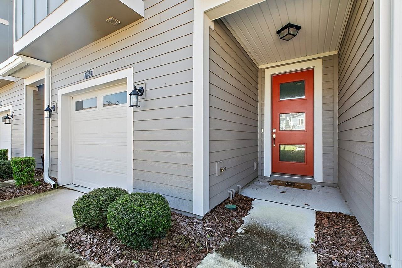 11210 Minnetta Ct - Photo 2 of 21