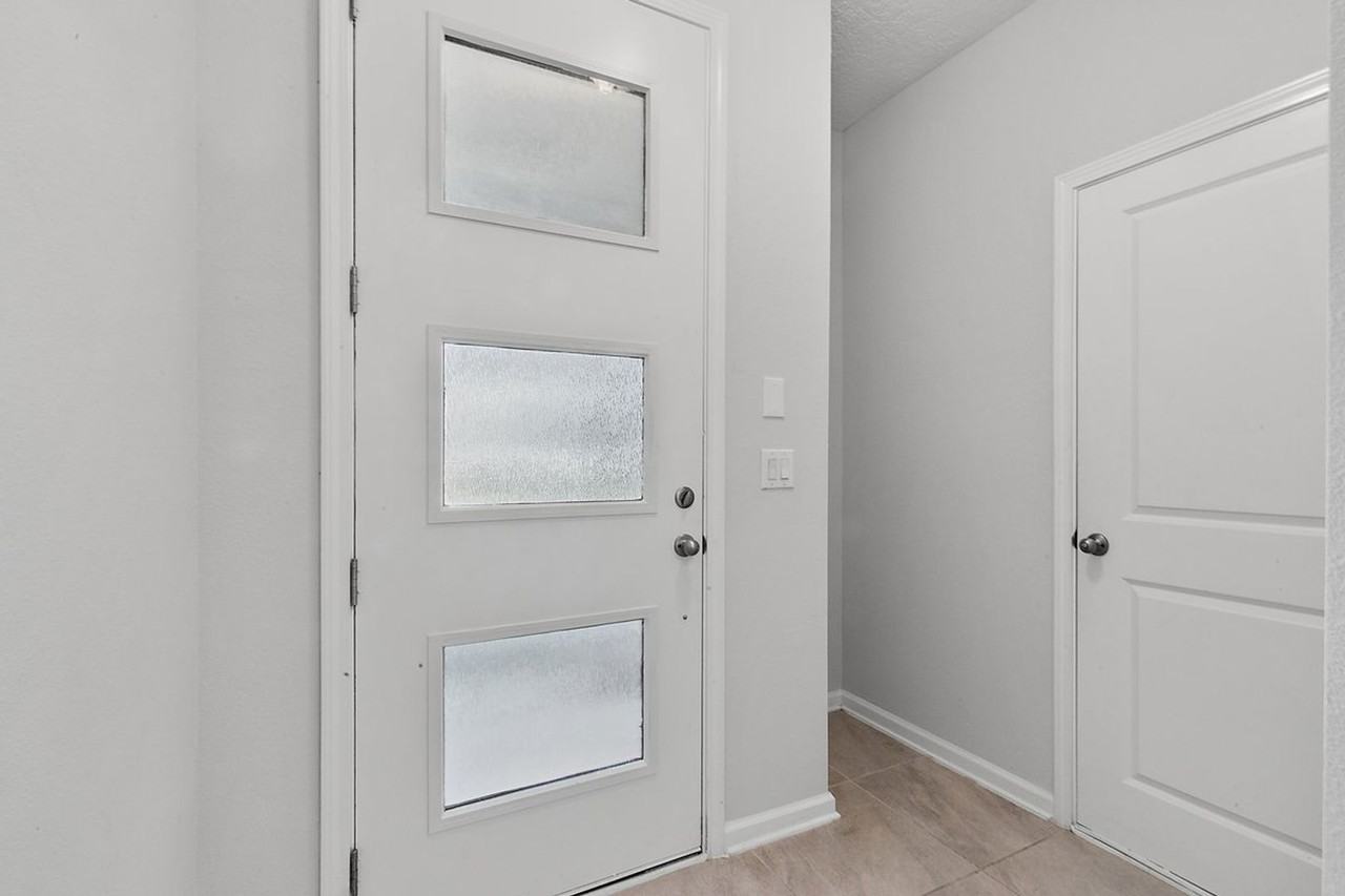 11210 Minnetta Ct - Photo 3 of 21