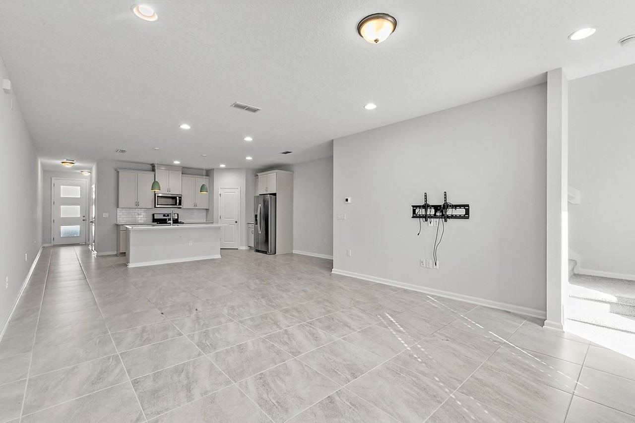 11210 Minnetta Ct - Photo 4 of 21